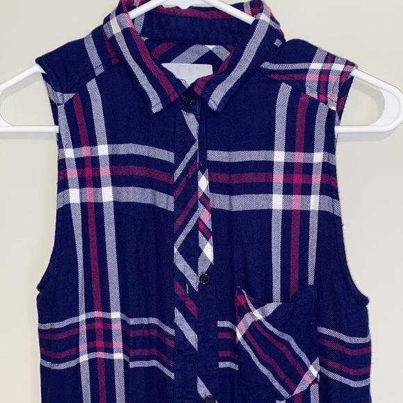 Rails Plaid Sleeveless Vest - Picture 2 of 9